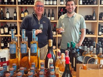 Jean-Baptiste & Sylvain reprennent la Cave du Coin.. 🍷☺️

Après 7 années en tant qu'employé, Sylvain est rejoint par Jean-Baptiste, ancien client et grand...