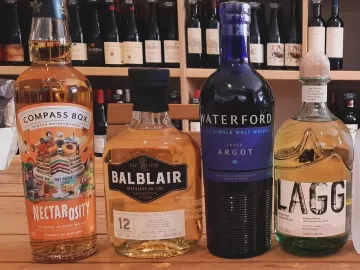 Jolies dégustations de whiskies et de rhums animées avec Virginie de la @maisonduwhisky . Merci beaucoup à elle et à tous les participants.